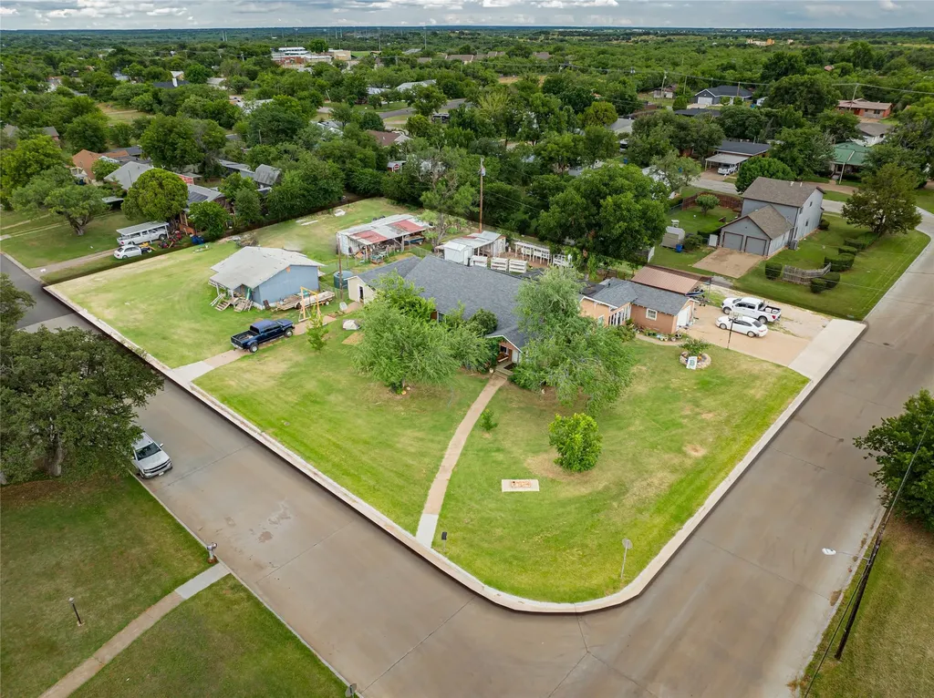1211 W Hullum Street Breckenridge TX 76424