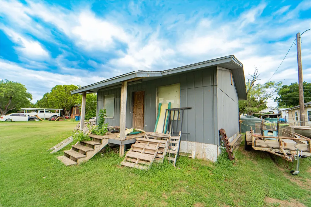 1211 W Hullum Street Breckenridge TX 76424