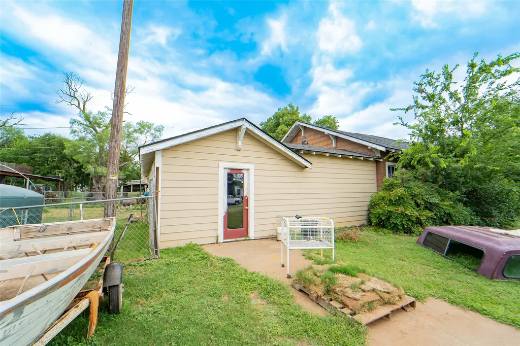1211 W Hullum Street Breckenridge TX 76424