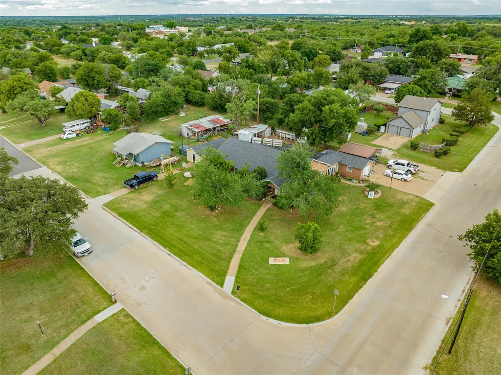 1211 W Hullum Street Breckenridge TX 76424