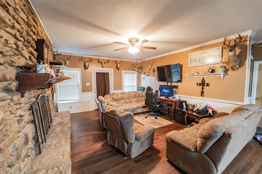 1211 W Hullum Street Breckenridge TX 76424