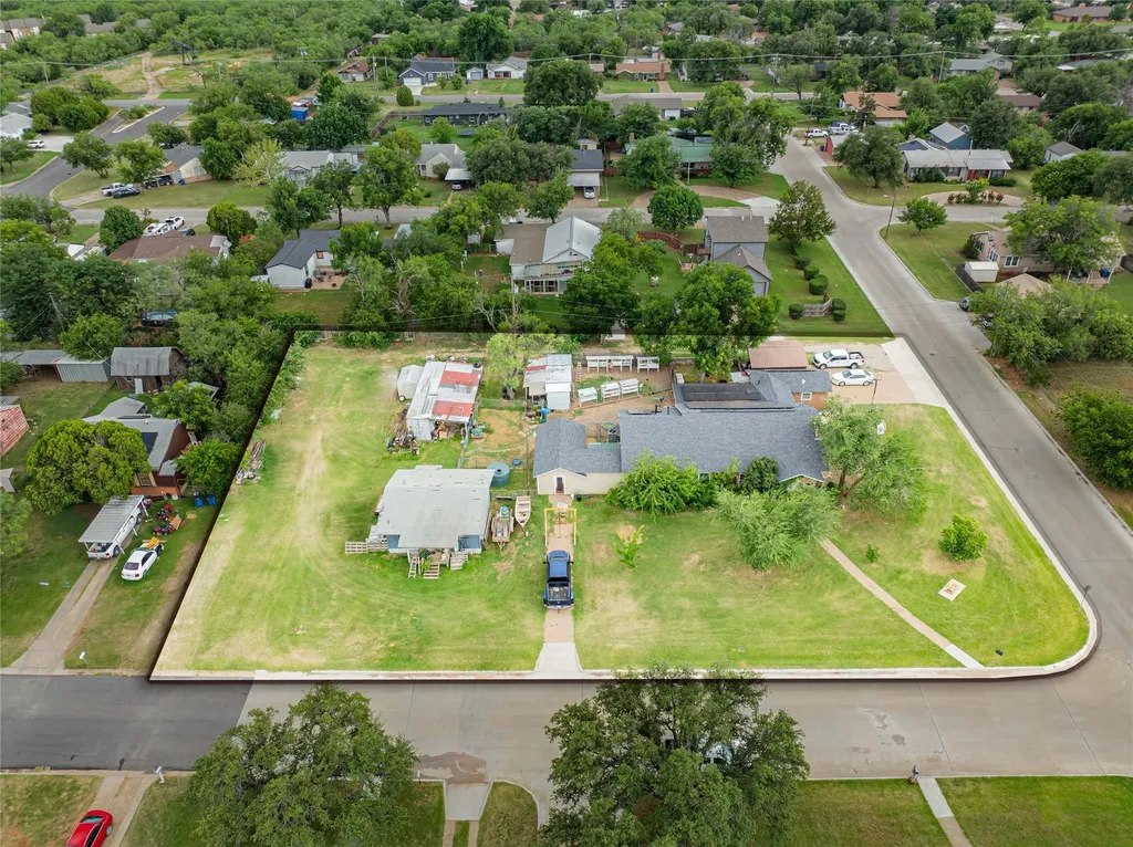 1211 W Hullum Street Breckenridge TX 76424