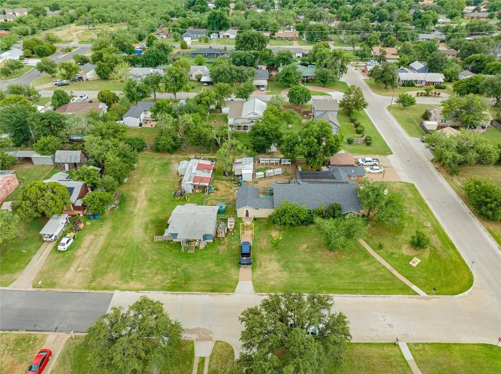 1211 W Hullum Street Breckenridge TX 76424