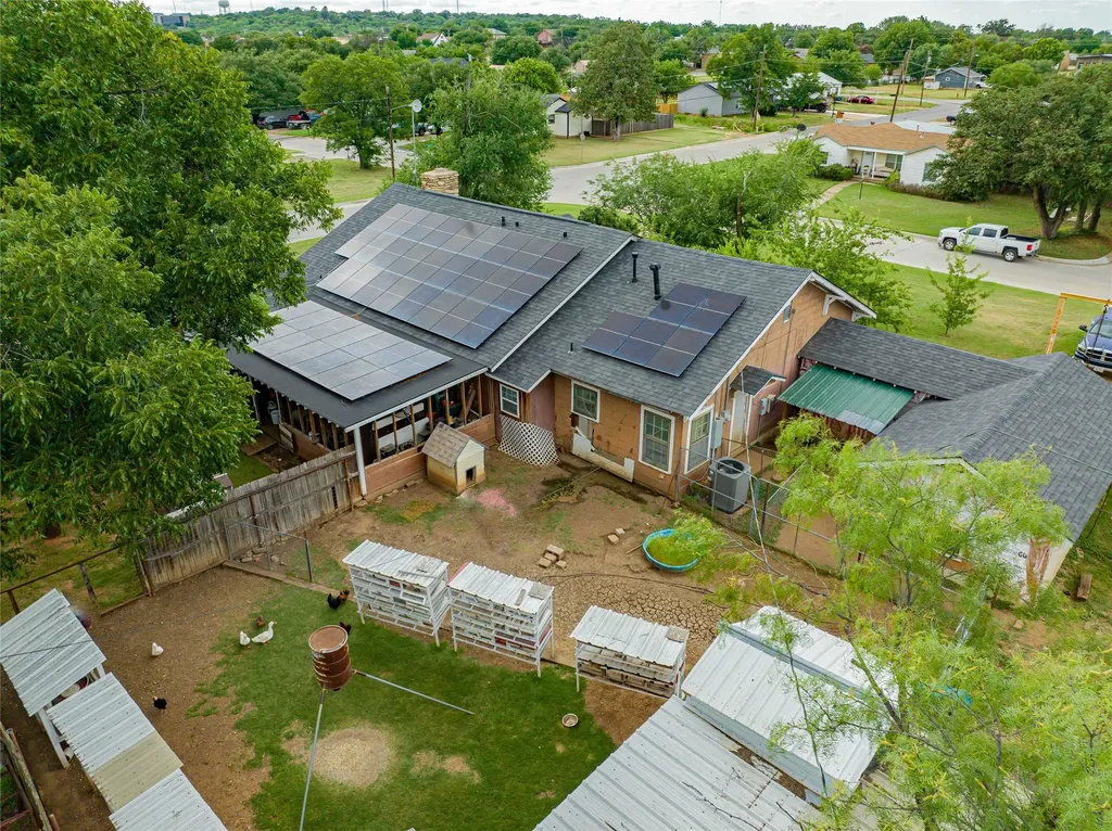 1211 W Hullum Street Breckenridge TX 76424