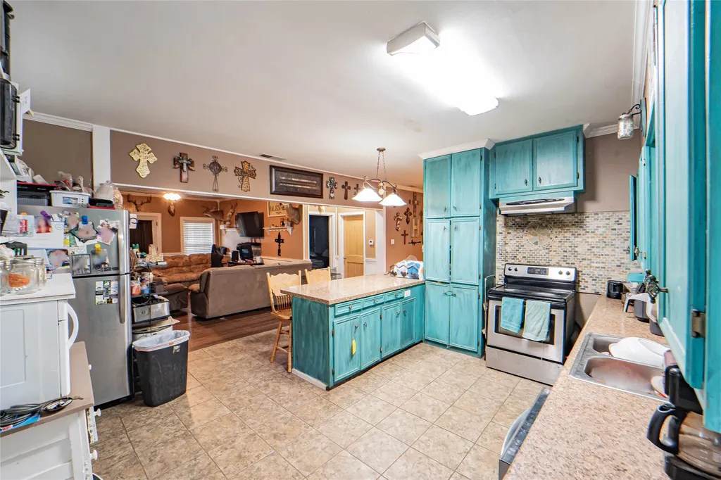 1211 W Hullum Street Breckenridge TX 76424