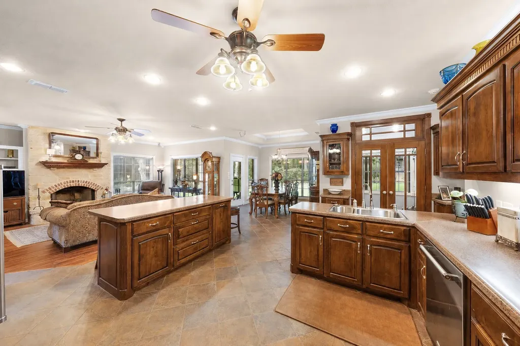 258 Vz County Road 3528 Wills Point TX 75169