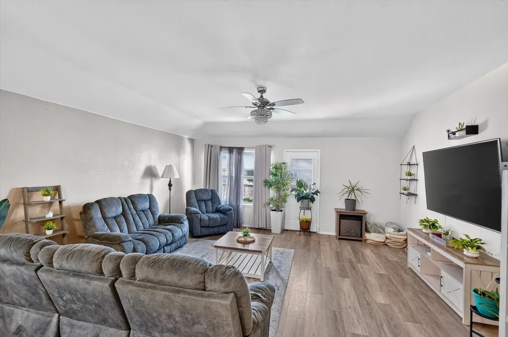 1731 Overlook Drive Lancaster TX 75146
