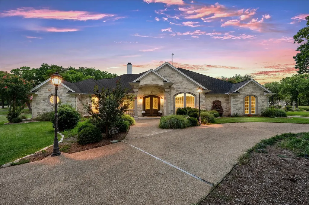 1340 Autumn Oaks Circle China Spring TX 76633