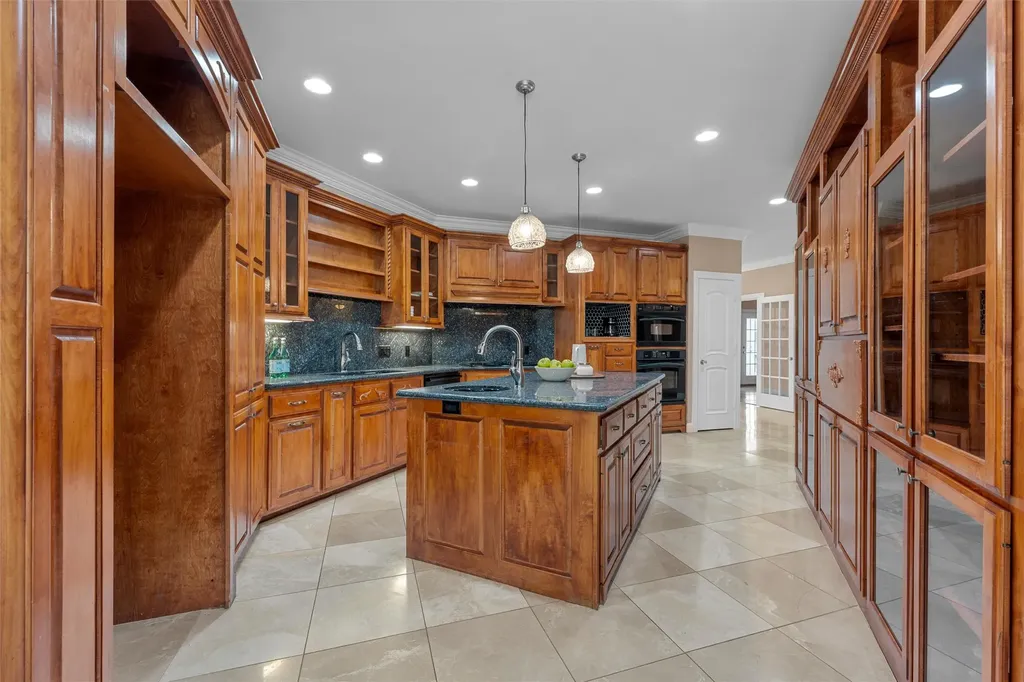 1340 Autumn Oaks Circle China Spring TX 76633