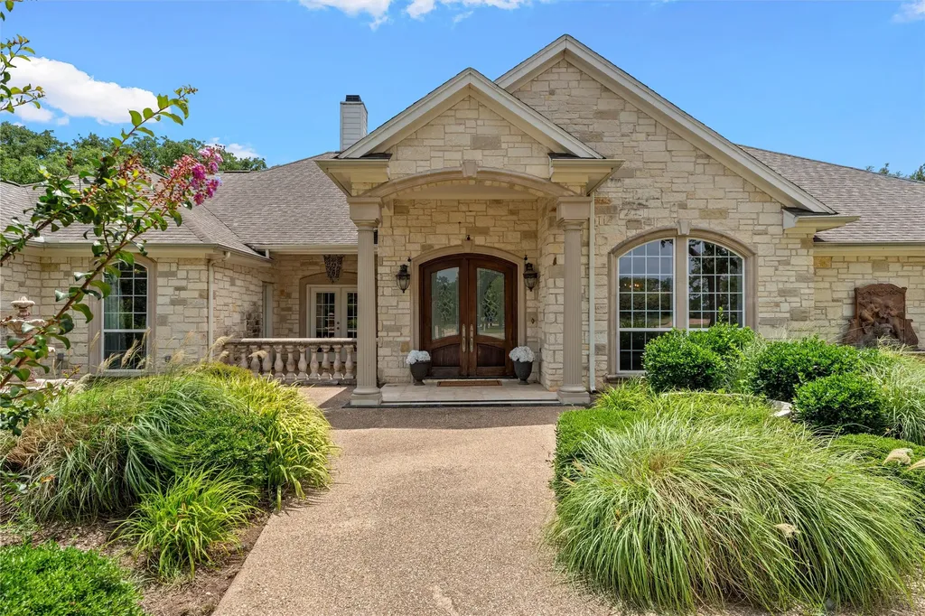 1340 Autumn Oaks Circle China Spring TX 76633