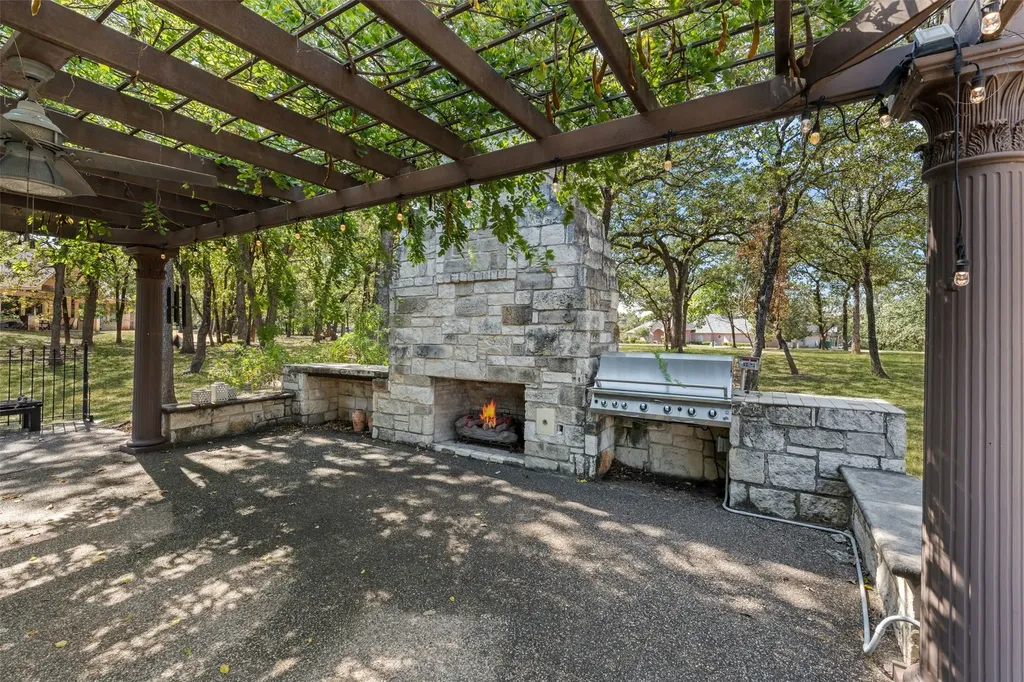 1340 Autumn Oaks Circle China Spring TX 76633