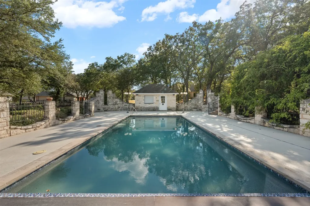 1340 Autumn Oaks Circle China Spring TX 76633
