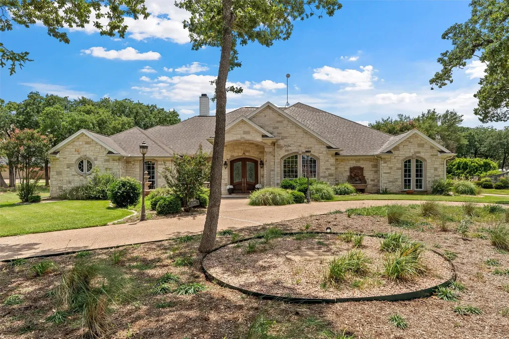 1340 Autumn Oaks Circle China Spring TX 76633