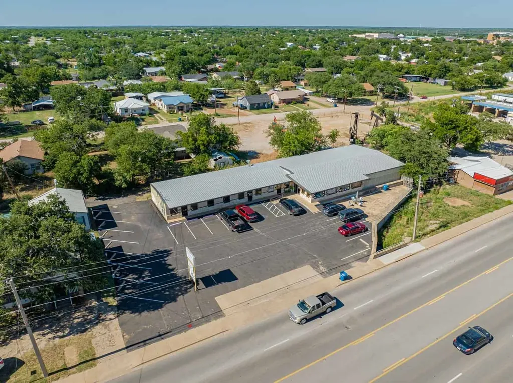 1104 W Walker Street Breckenridge TX 76424
