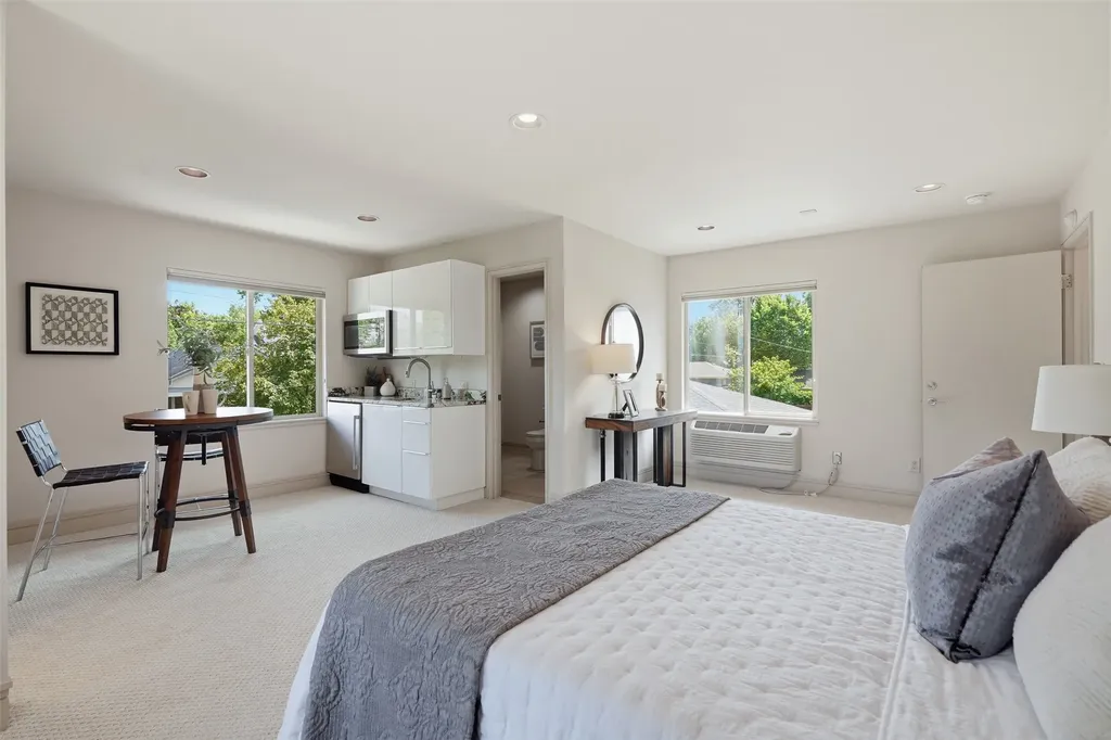 5211 Miller Avenue Dallas TX 75206
