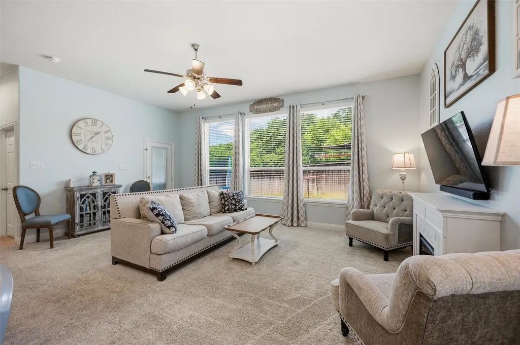 324 Hudson Court Kennedale TX 76060
