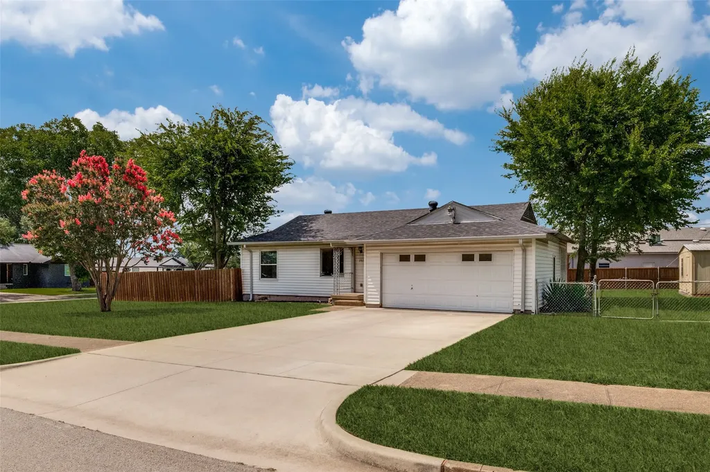 202 W Cherry Street Duncanville TX 75116