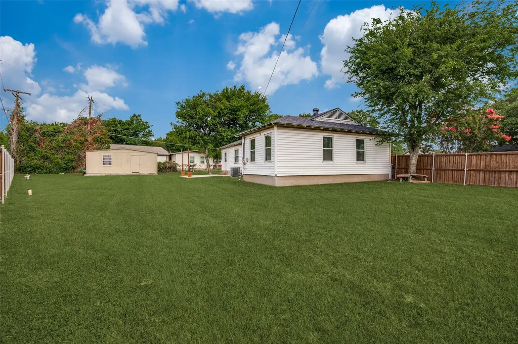 202 W Cherry Street Duncanville TX 75116