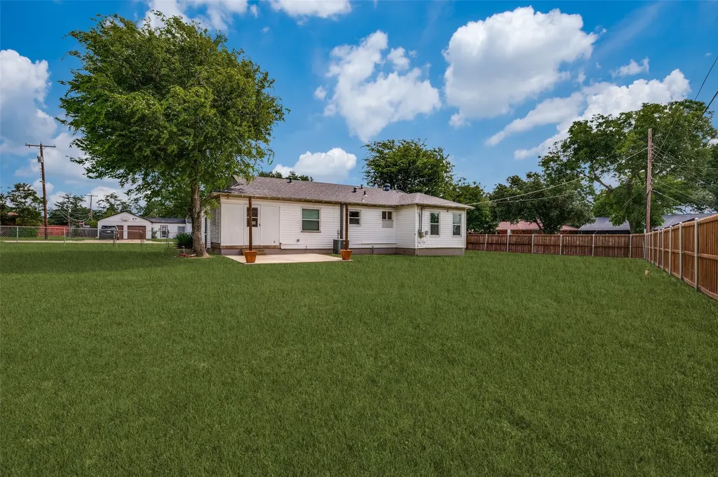 202 W Cherry Street Duncanville TX 75116