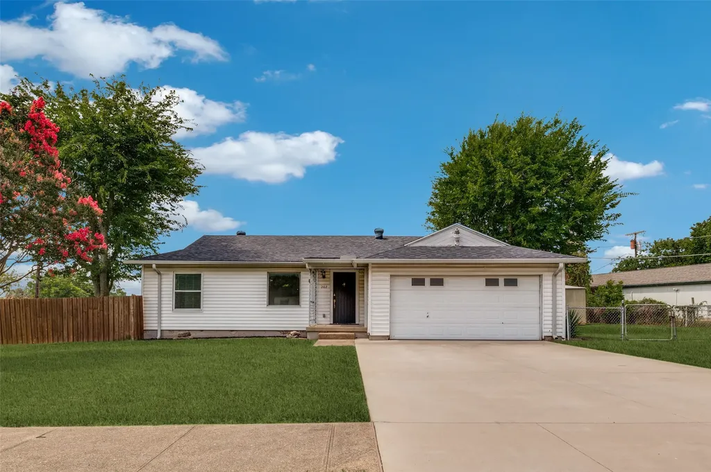 202 W Cherry Street Duncanville TX 75116