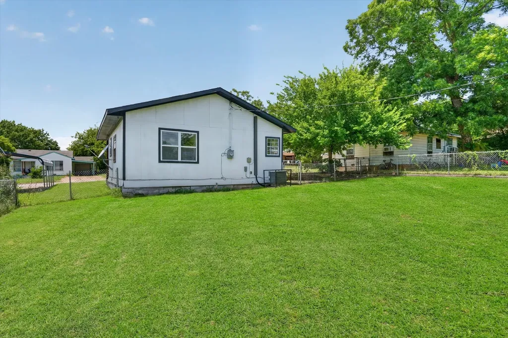 2007 SE 21st Avenue Mineral Wells TX 76067