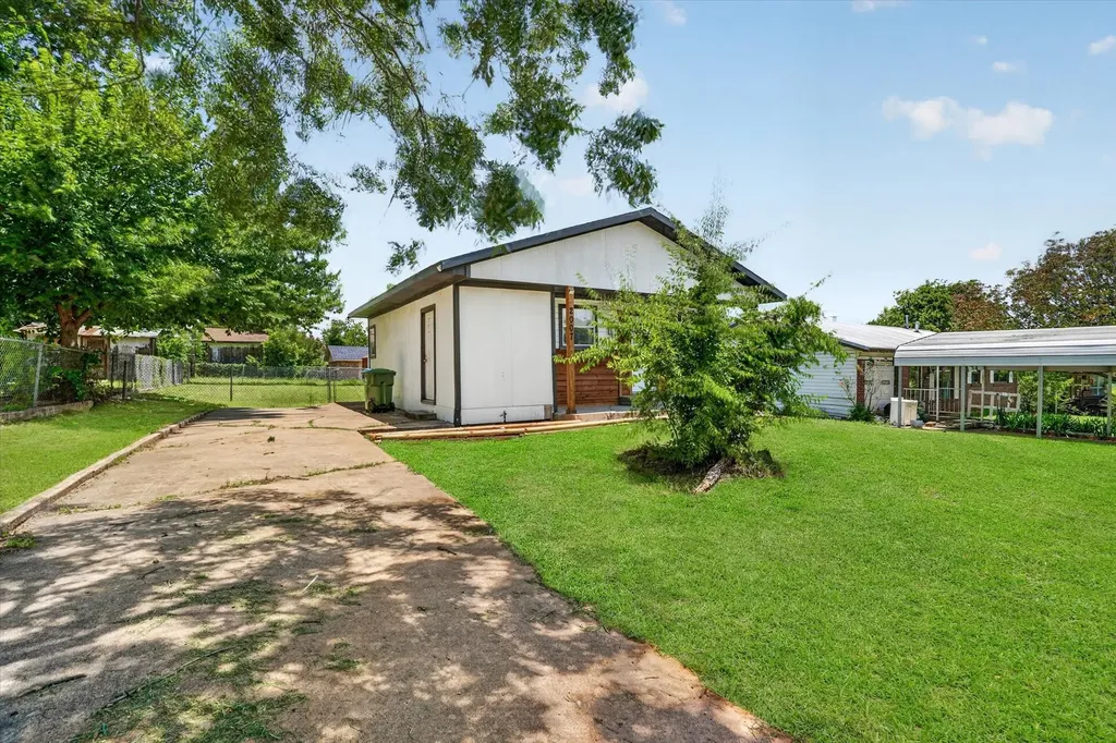 2007 SE 21st Avenue Mineral Wells TX 76067