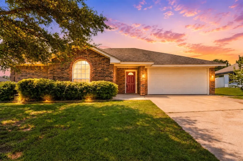104 W Jade Drive Hewitt TX 76643