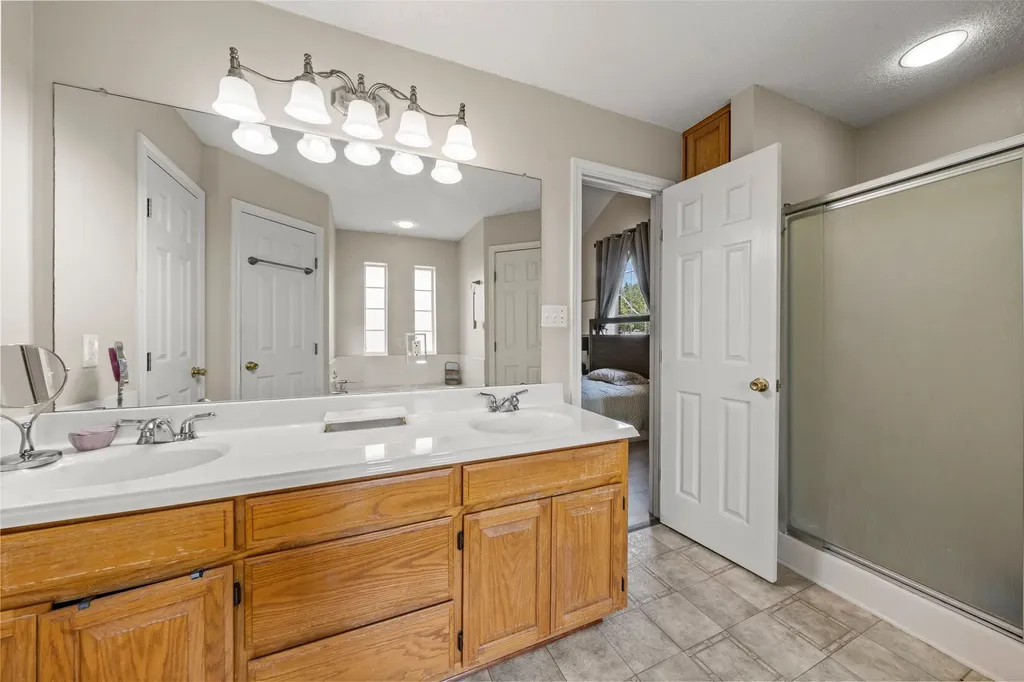 104 W Jade Drive Hewitt TX 76643