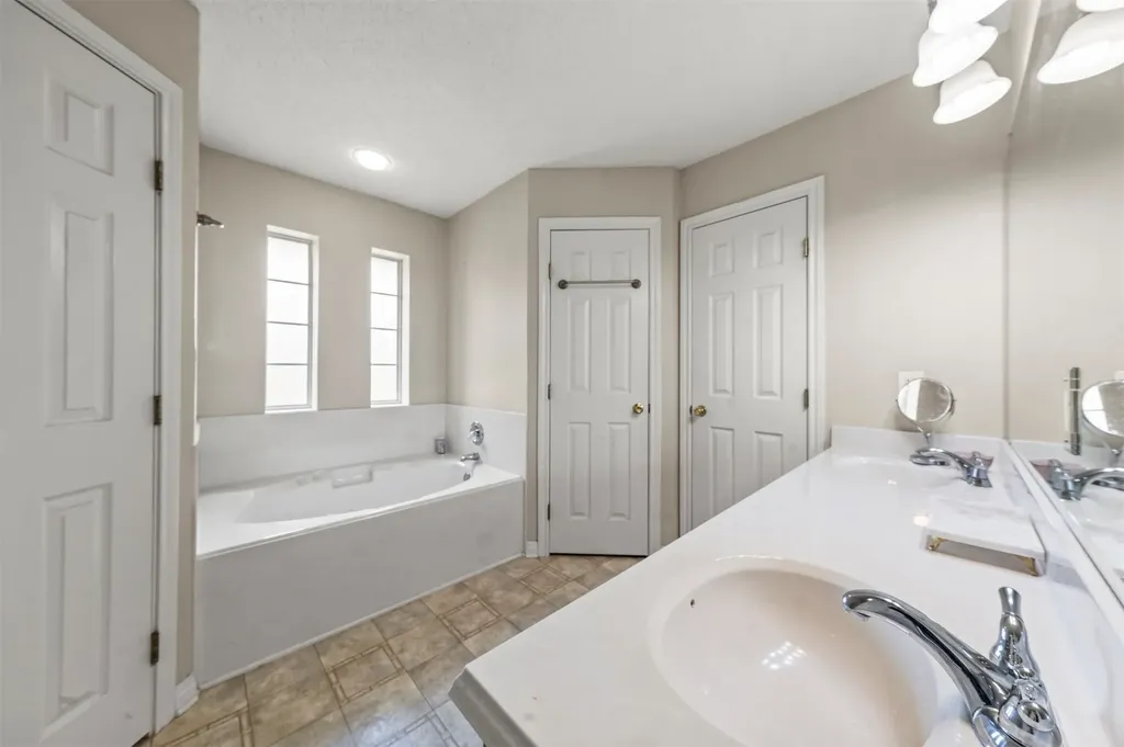 104 W Jade Drive Hewitt TX 76643