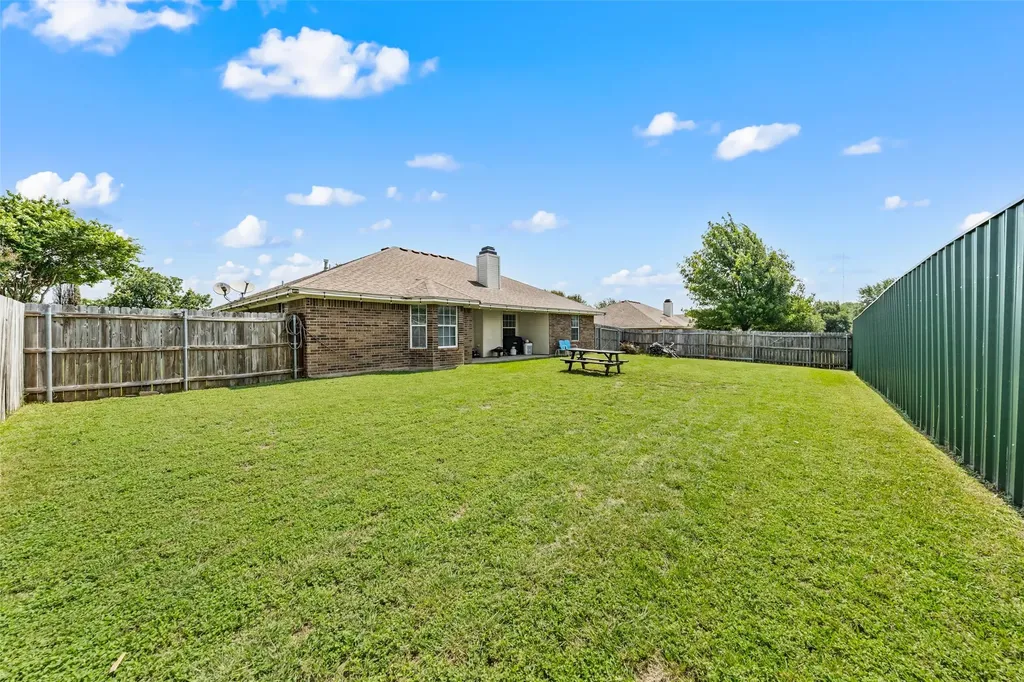 104 W Jade Drive Hewitt TX 76643