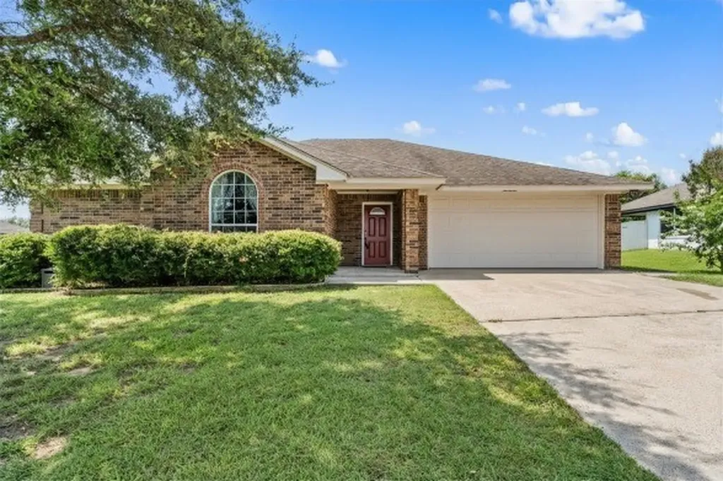 104 W Jade Drive Hewitt TX 76643