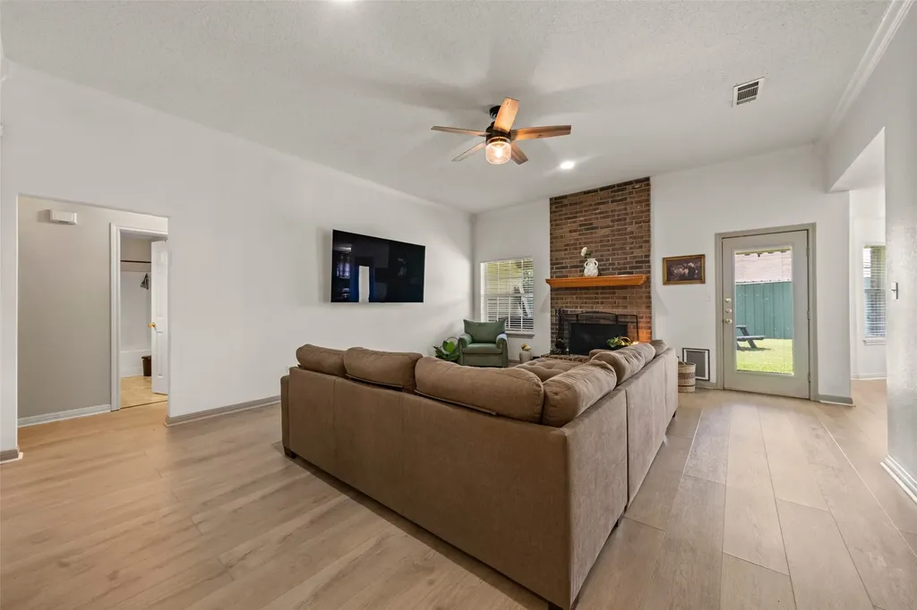 104 W Jade Drive Hewitt TX 76643
