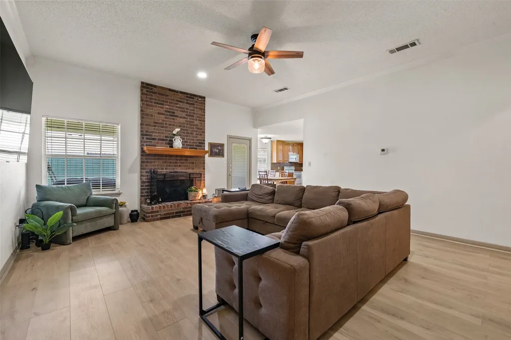 104 W Jade Drive Hewitt TX 76643