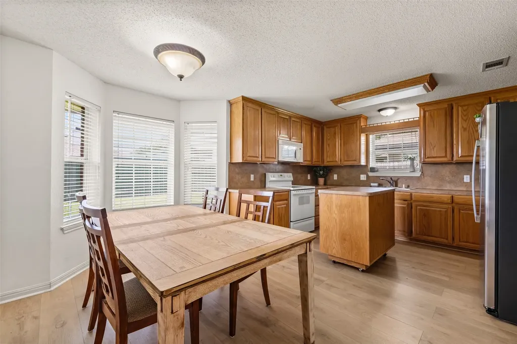 104 W Jade Drive Hewitt TX 76643