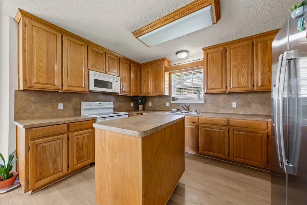 104 W Jade Drive Hewitt TX 76643