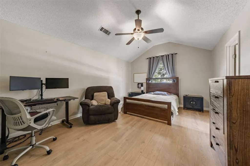 104 W Jade Drive Hewitt TX 76643