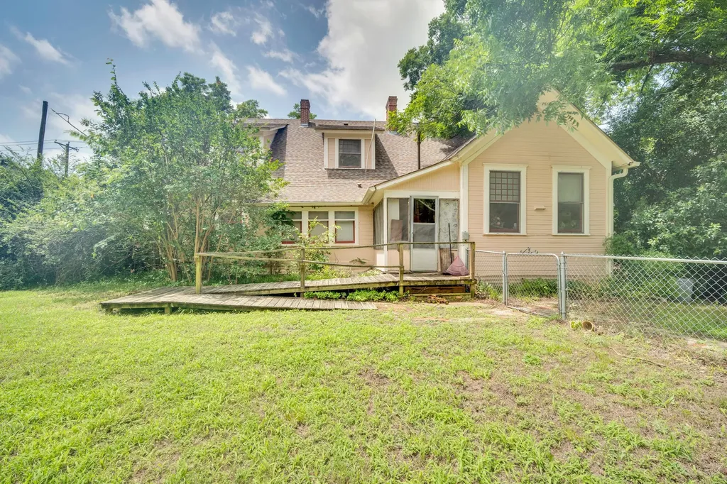 615 E Franklin Street Hillsboro TX 76645