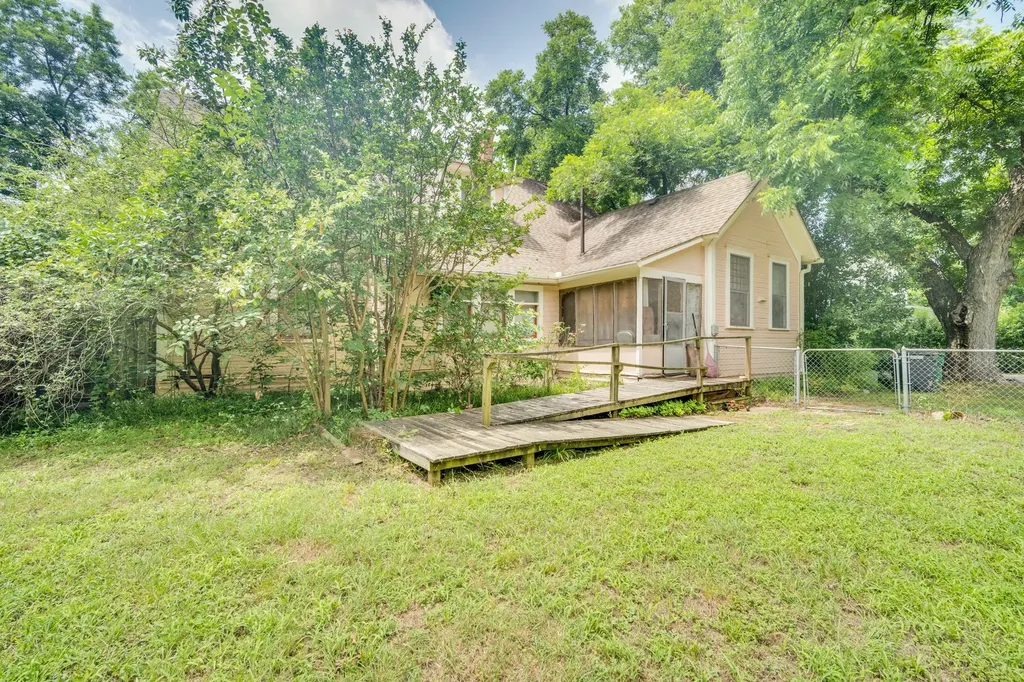 615 E Franklin Street Hillsboro TX 76645