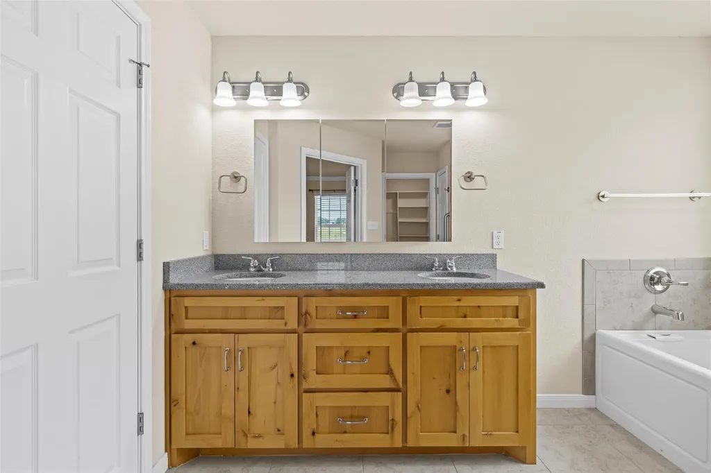 637 Hoffmeyer Lane Robinson TX 76706