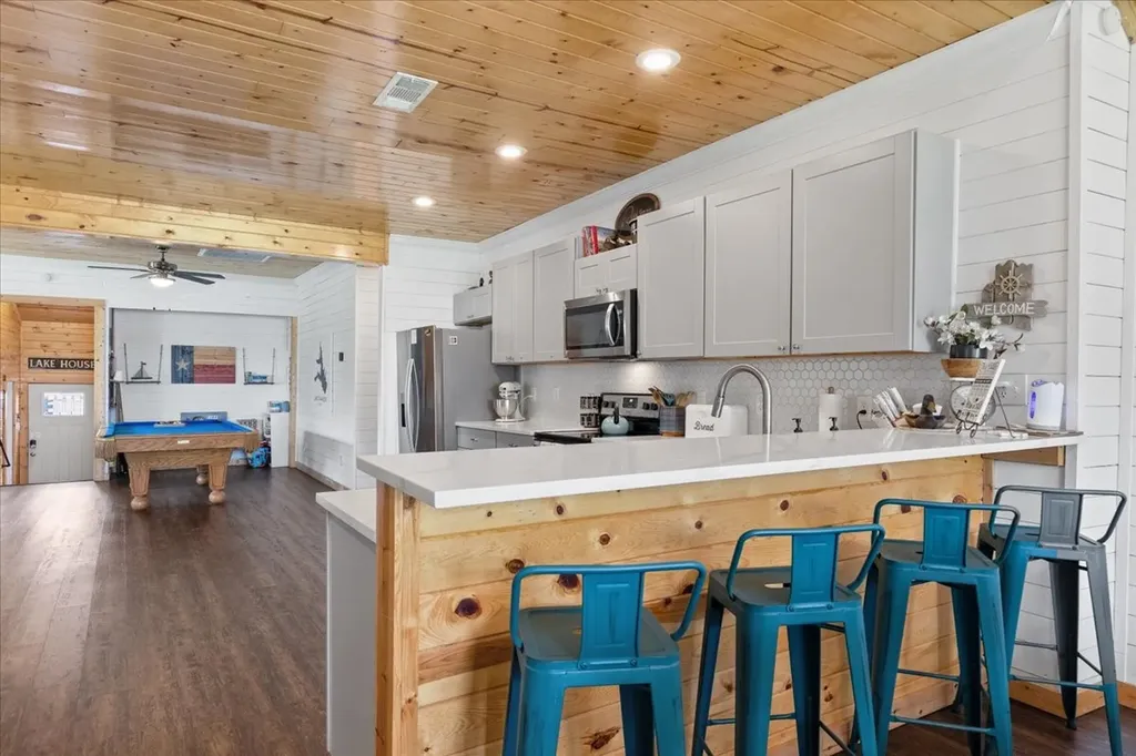 241 Rs County Road 1534 Point TX 75472