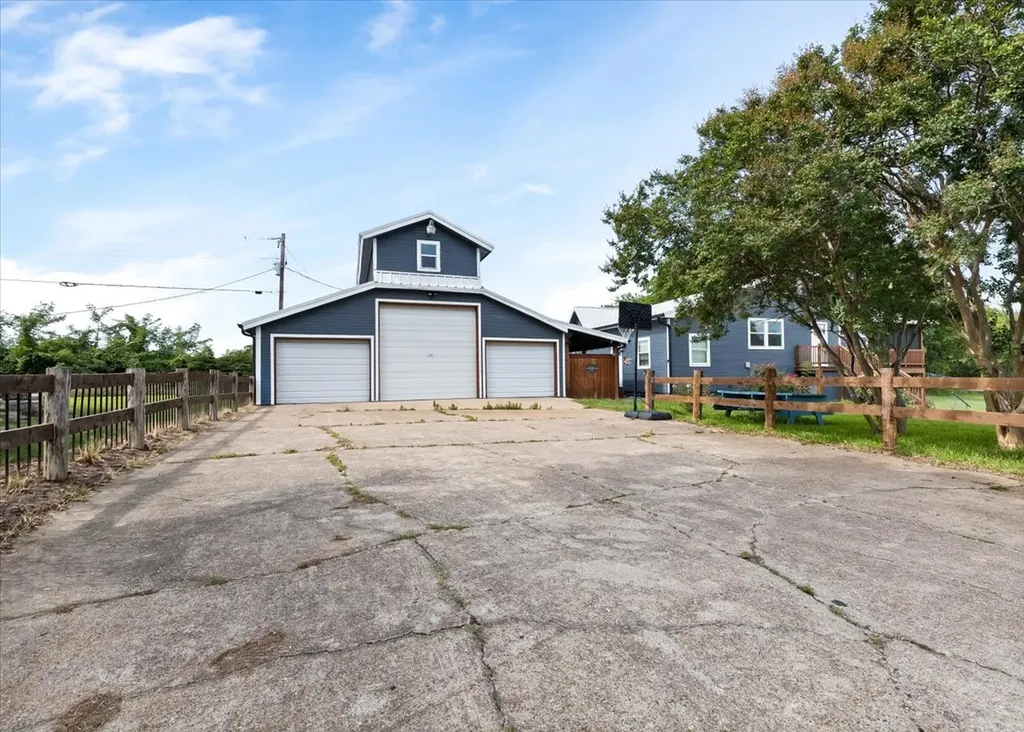 241 Rs County Road 1534 Point TX 75472
