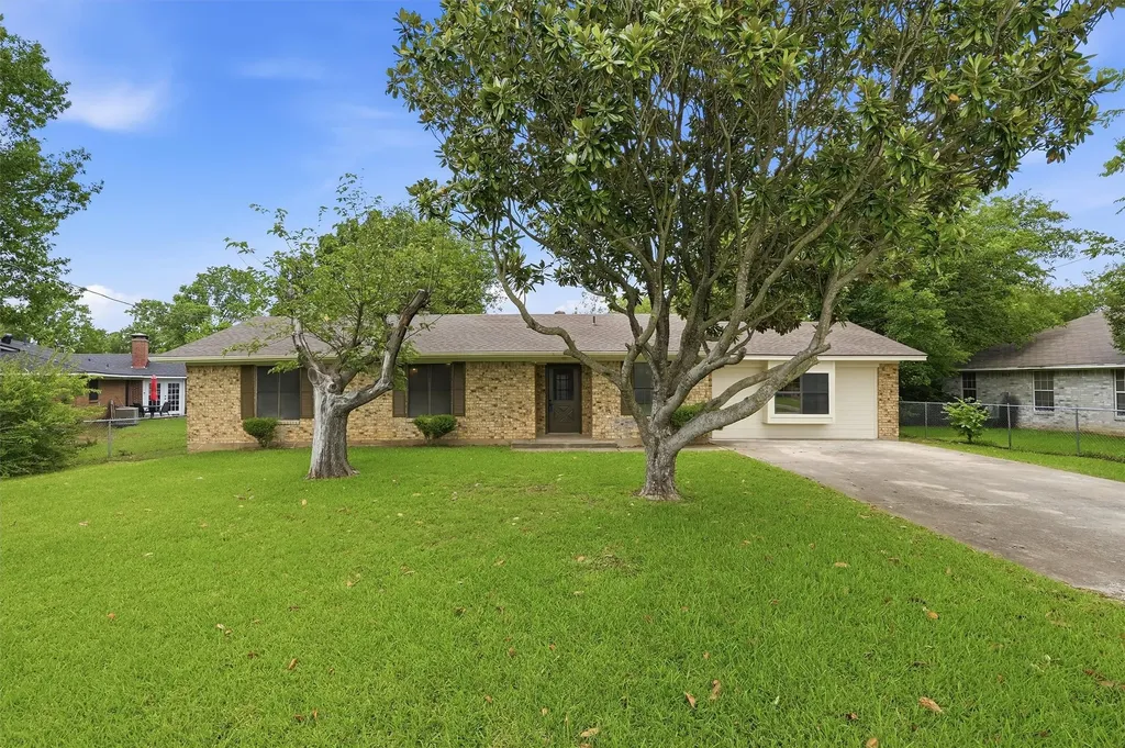 108 Loraine Street Pottsboro TX 75076