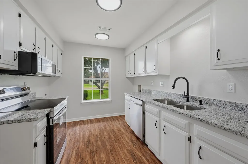 108 Loraine Street Pottsboro TX 75076