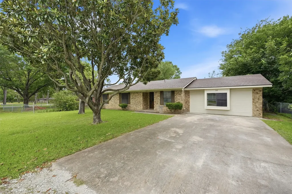 108 Loraine Street Pottsboro TX 75076