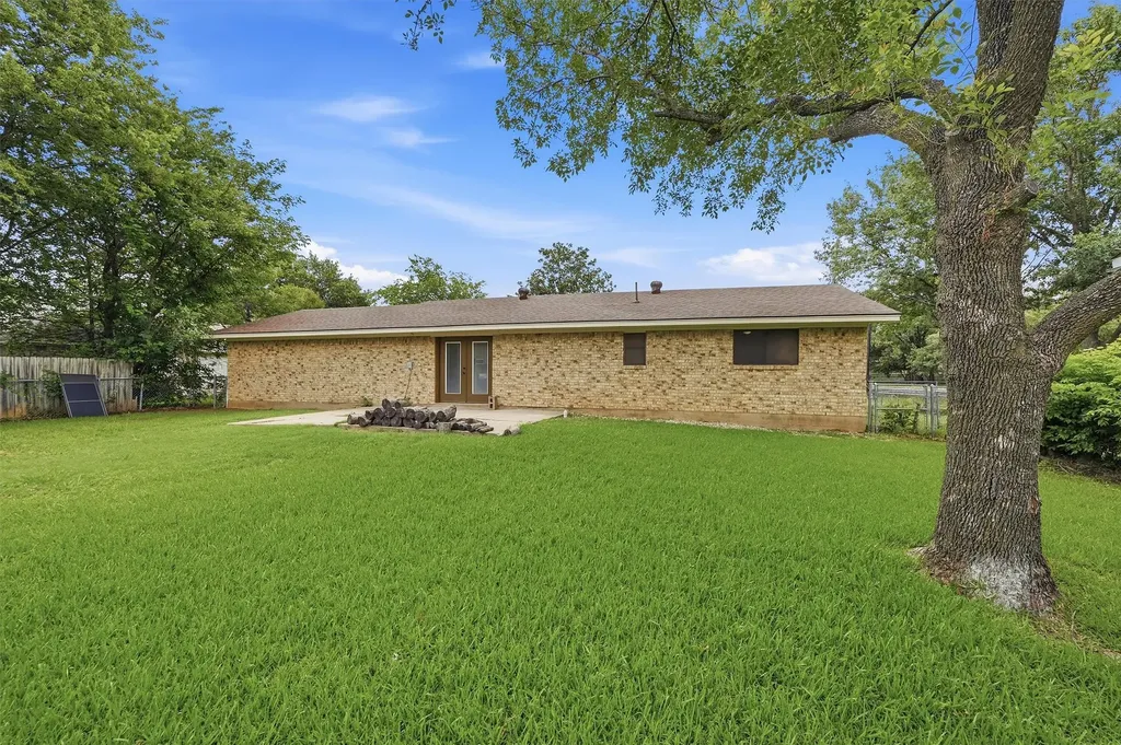 108 Loraine Street Pottsboro TX 75076