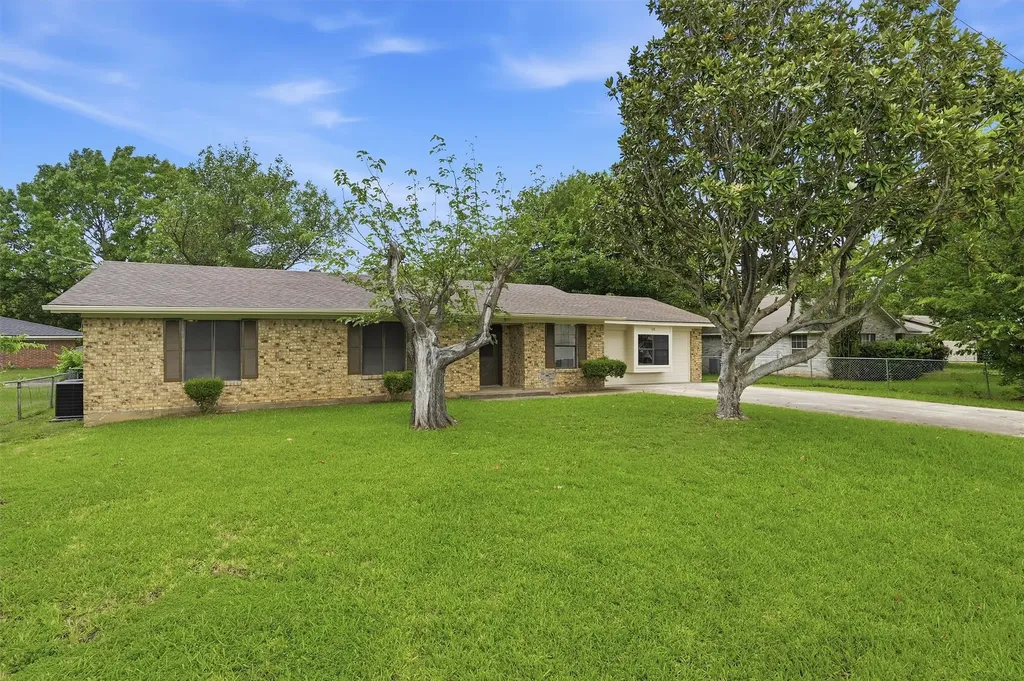 108 Loraine Street Pottsboro TX 75076