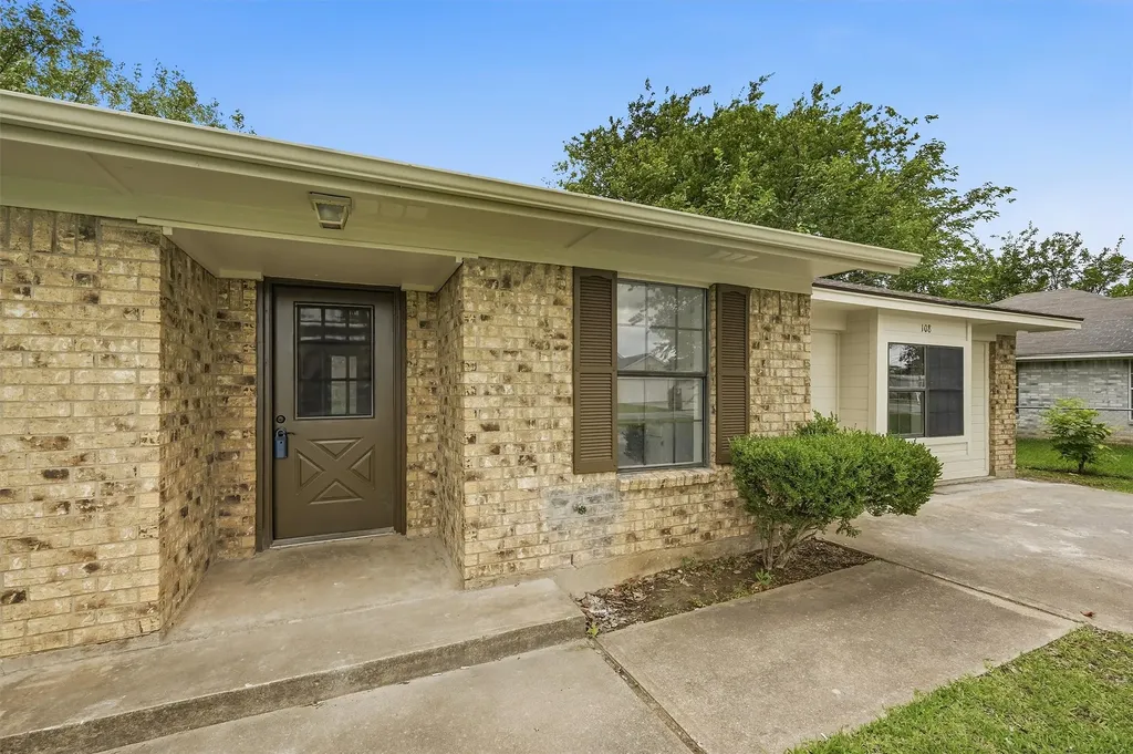 108 Loraine Street Pottsboro TX 75076