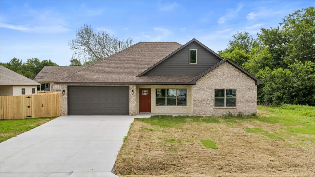 106 N Lackey Street Tom Bean TX 75489