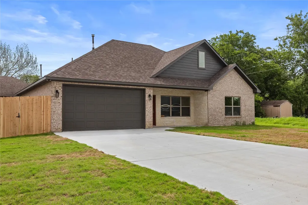 106 N Lackey Street Tom Bean TX 75489