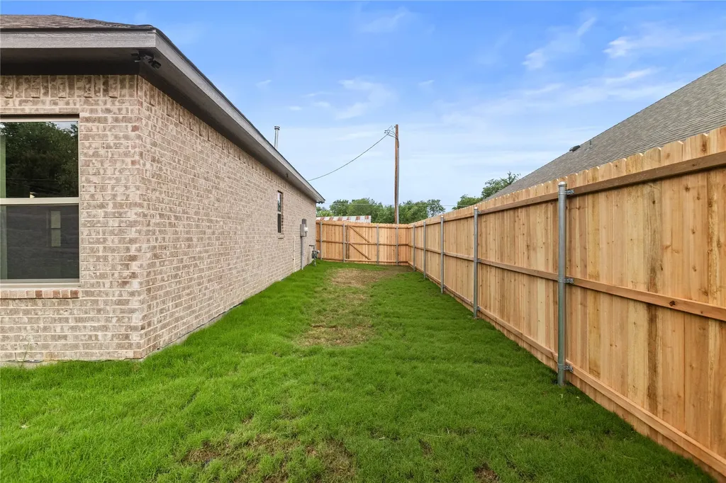 106 N Lackey Street Tom Bean TX 75489